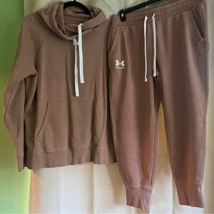 Under Armor Jogger Set. Mauve color. Size Large, Pants LG short.